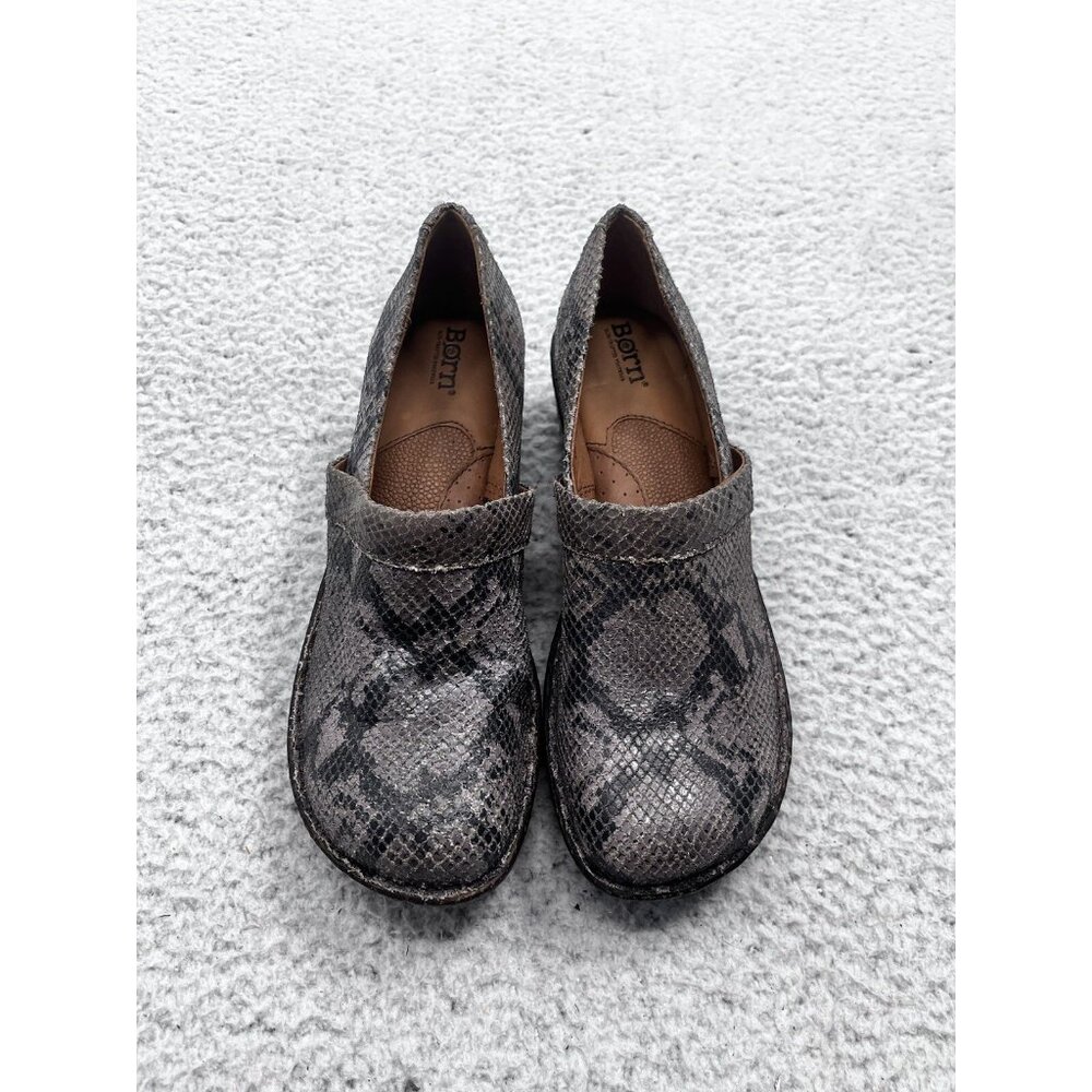 Women's BORN Gray Snakeskin Slip On Comfort Clog Size 8.5 - Picture 2 of 10